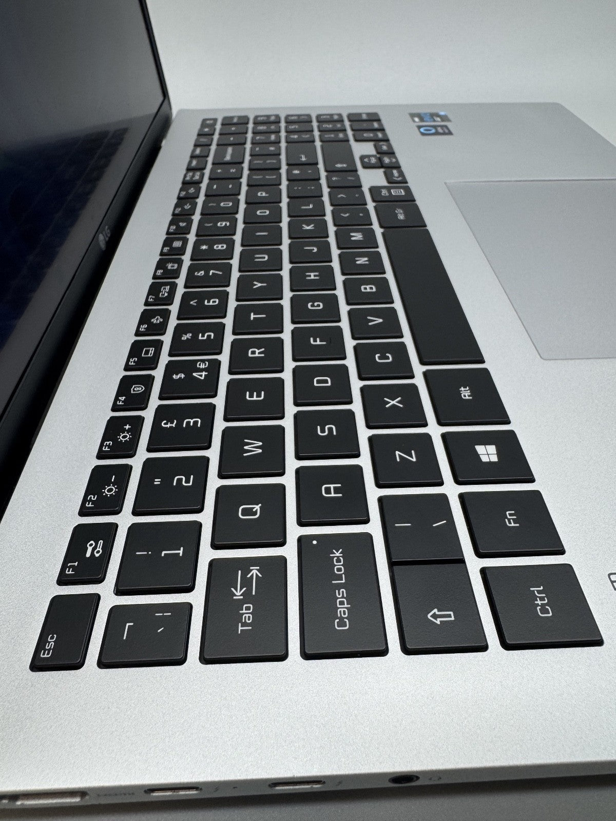 LG Gram Ultra Lightweight 16” Laptop Intel Evo 8GB RAM 512GB SSD 16:10 IPS 16Z90P-K.AA65A1