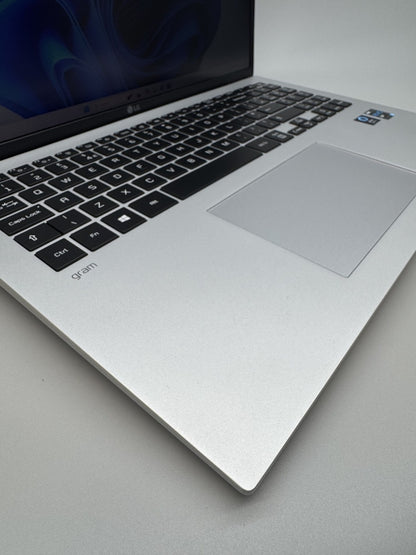 LG Gram Ultra Lightweight 16” Laptop Intel Evo 8GB RAM 512GB SSD 16:10 IPS 16Z90P-K.AA65A1