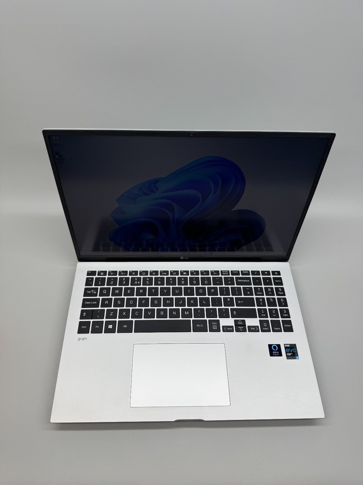 LG Gram Ultra Lightweight 16” Laptop Intel Evo 8GB RAM 512GB SSD 16:10 IPS 16Z90P-K.AA65A1