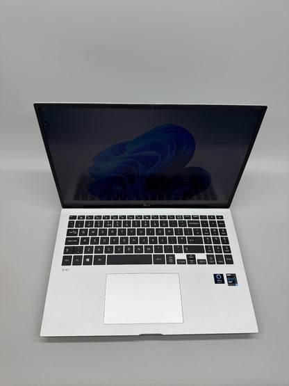 LG Gram Ultra Lightweight 16” Laptop Intel Evo 8GB RAM 512GB SSD 16:10 IPS 16Z90P-K.AA65A1