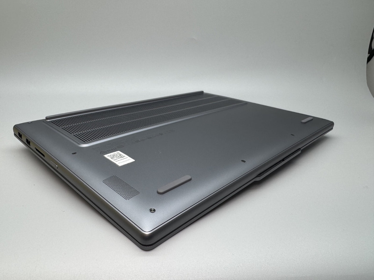 Lenovo IdeaPad Pro 5 16AKP10 Copilot+ No OS 16" OLED Ryzen AI 7 350 32GB RAM 1TB SSD (No Windows OS)