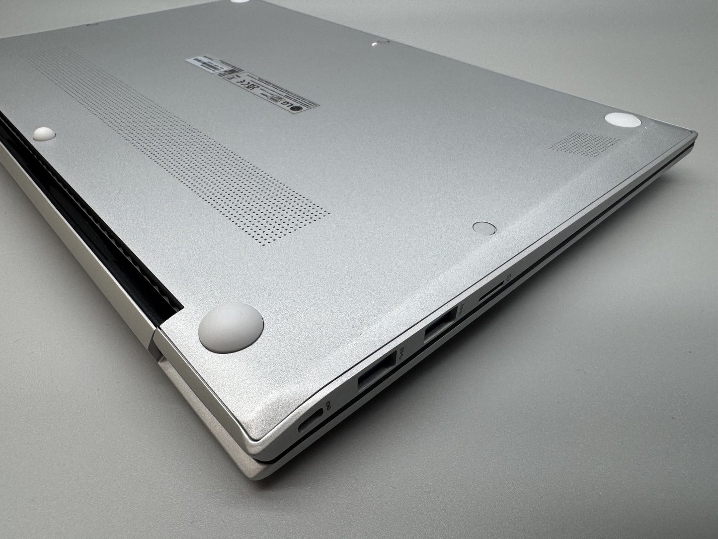 LG Gram Ultra Lightweight 16” Laptop Intel Evo 8GB RAM 512GB SSD 16:10 IPS 16Z90P-K.AA65A1