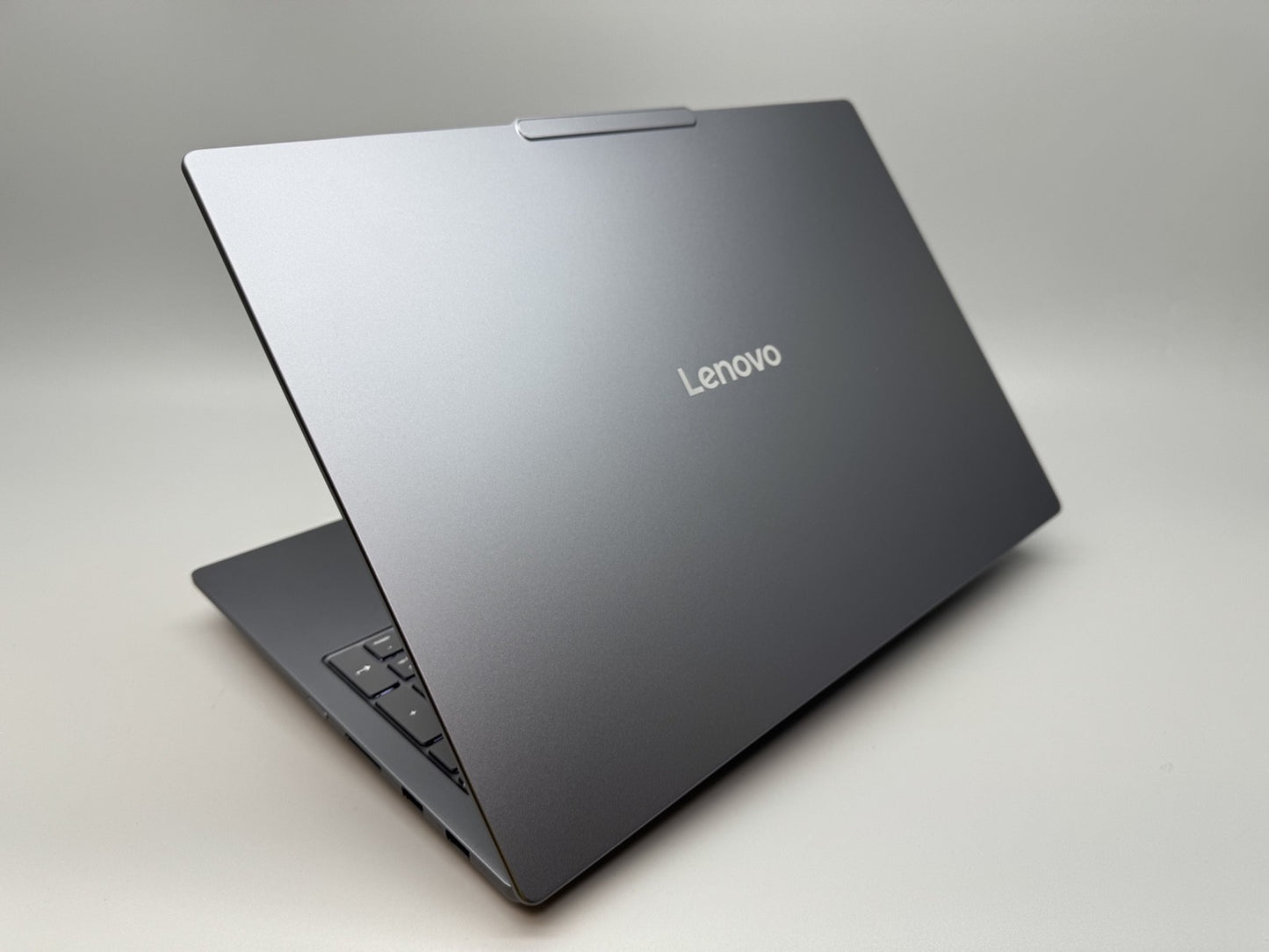 Lenovo IdeaPad Pro 5 16AKP10 Copilot+ No OS 16" OLED Ryzen AI 7 350 32GB RAM 1TB SSD (No Windows OS)