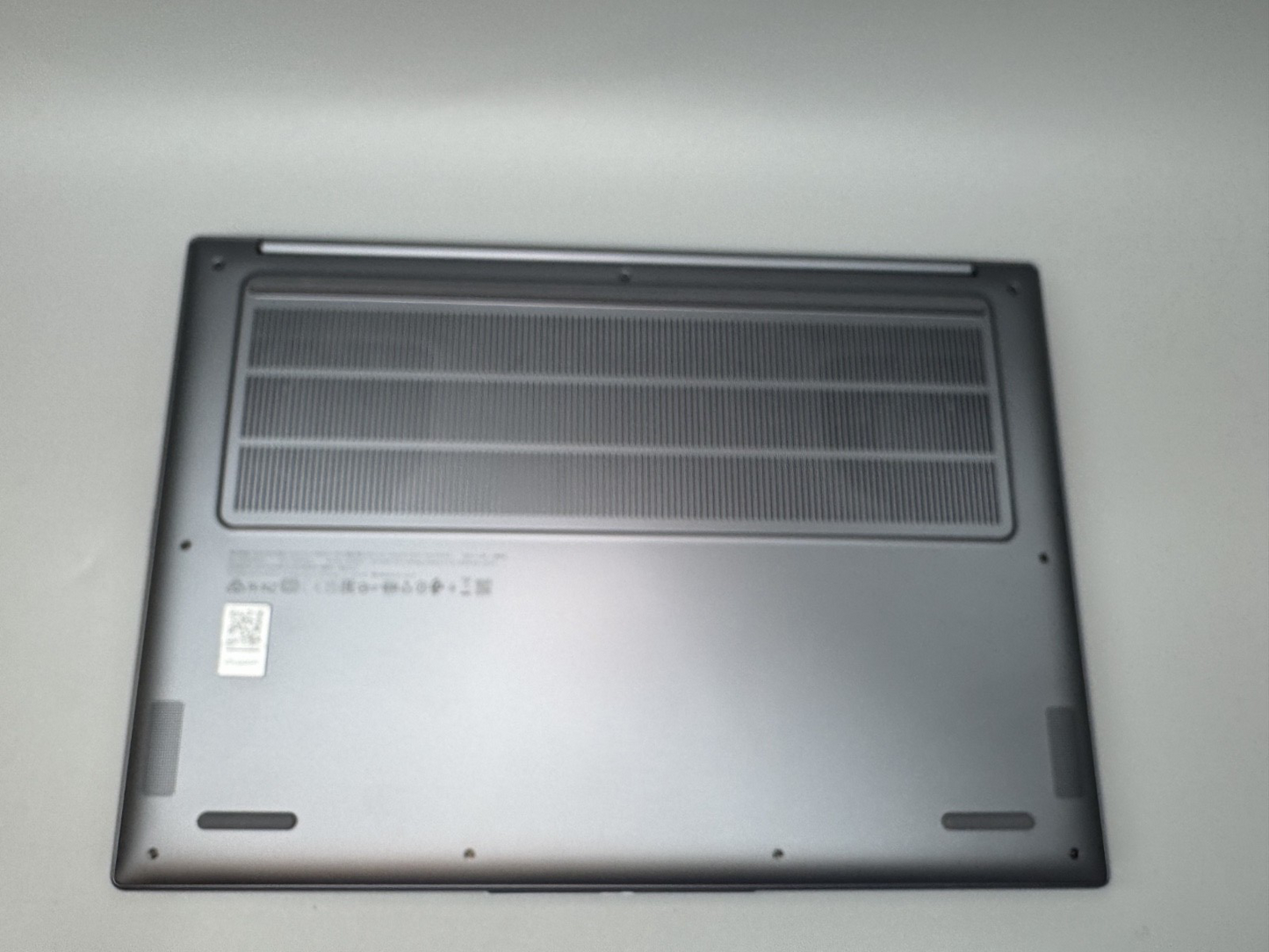 Lenovo IdeaPad Pro 5 16AKP10 Copilot+ No OS 16" OLED Ryzen AI 7 350 32GB RAM 1TB SSD (No Windows OS)