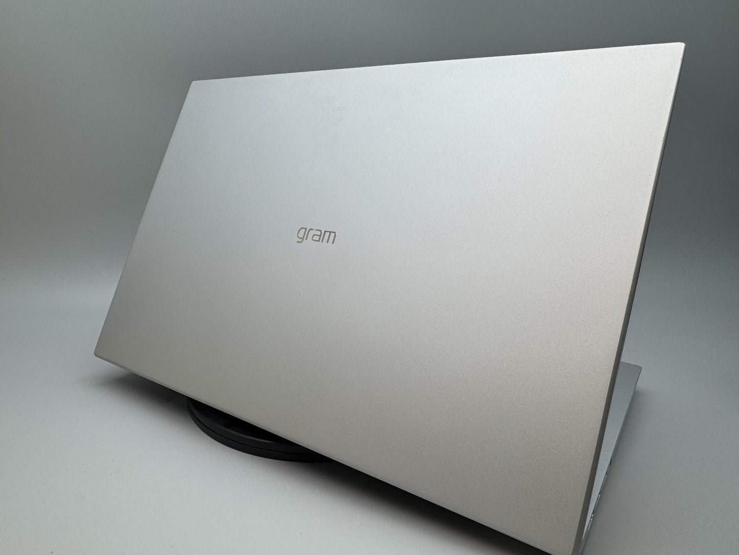 LG Gram Ultra Lightweight 16” Laptop Intel Evo 8GB RAM 512GB SSD 16:10 IPS 16Z90P-K.AA65A1