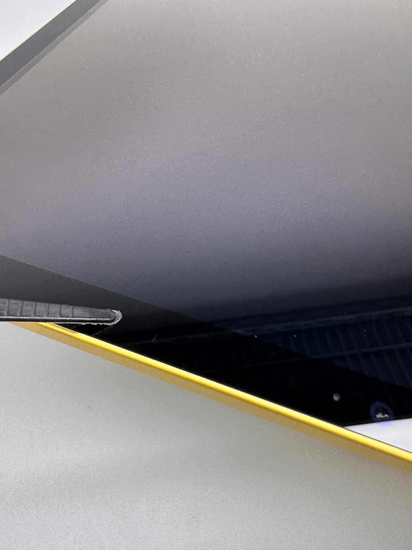 Apple iPad 11in A16 Bionic 256GB Yellow Wi-Fi Tablet MD4J4KN/A 2025