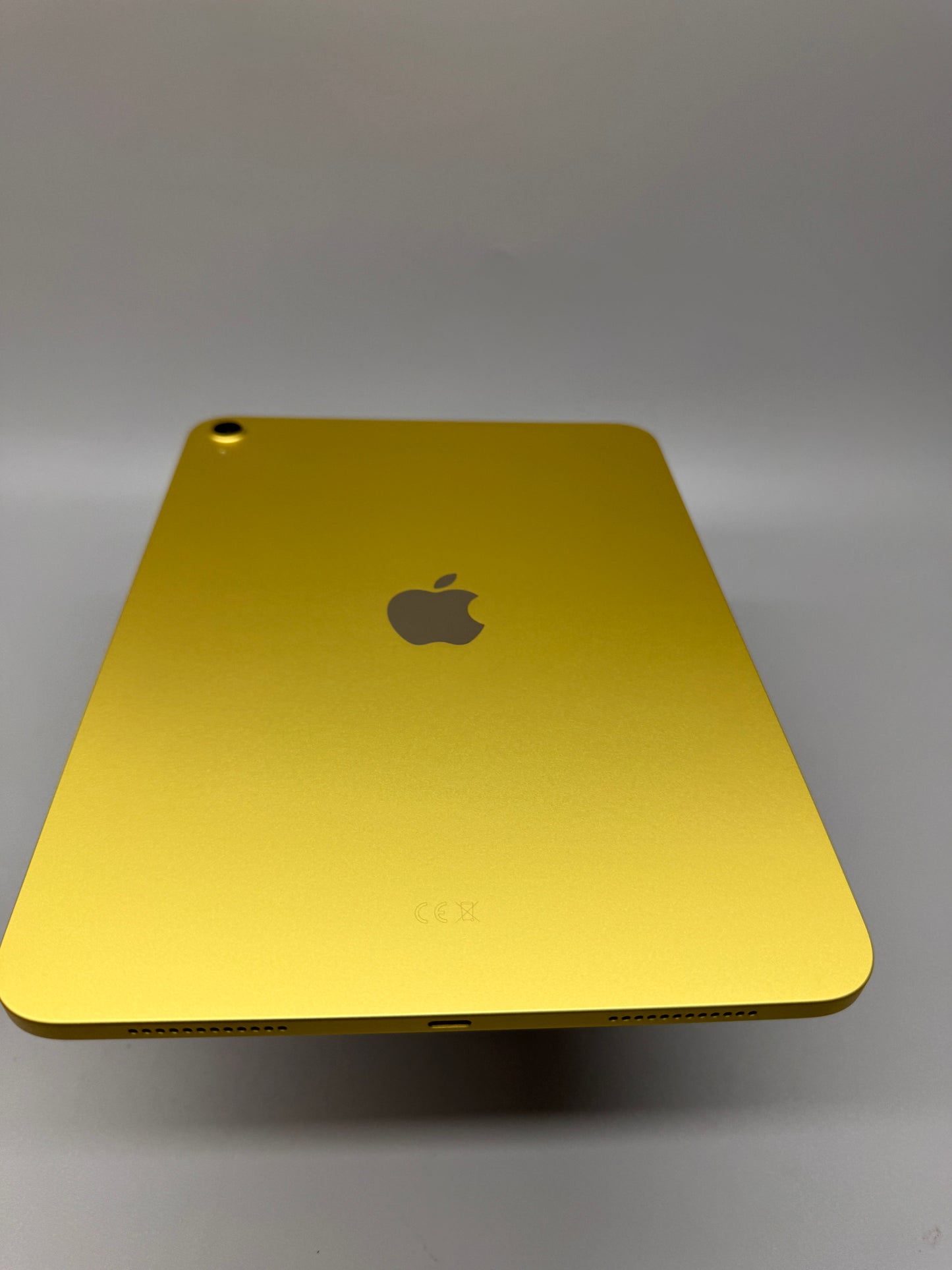 Apple iPad 11in A16 Bionic 256GB Yellow Wi-Fi Tablet MD4J4KN/A 2025
