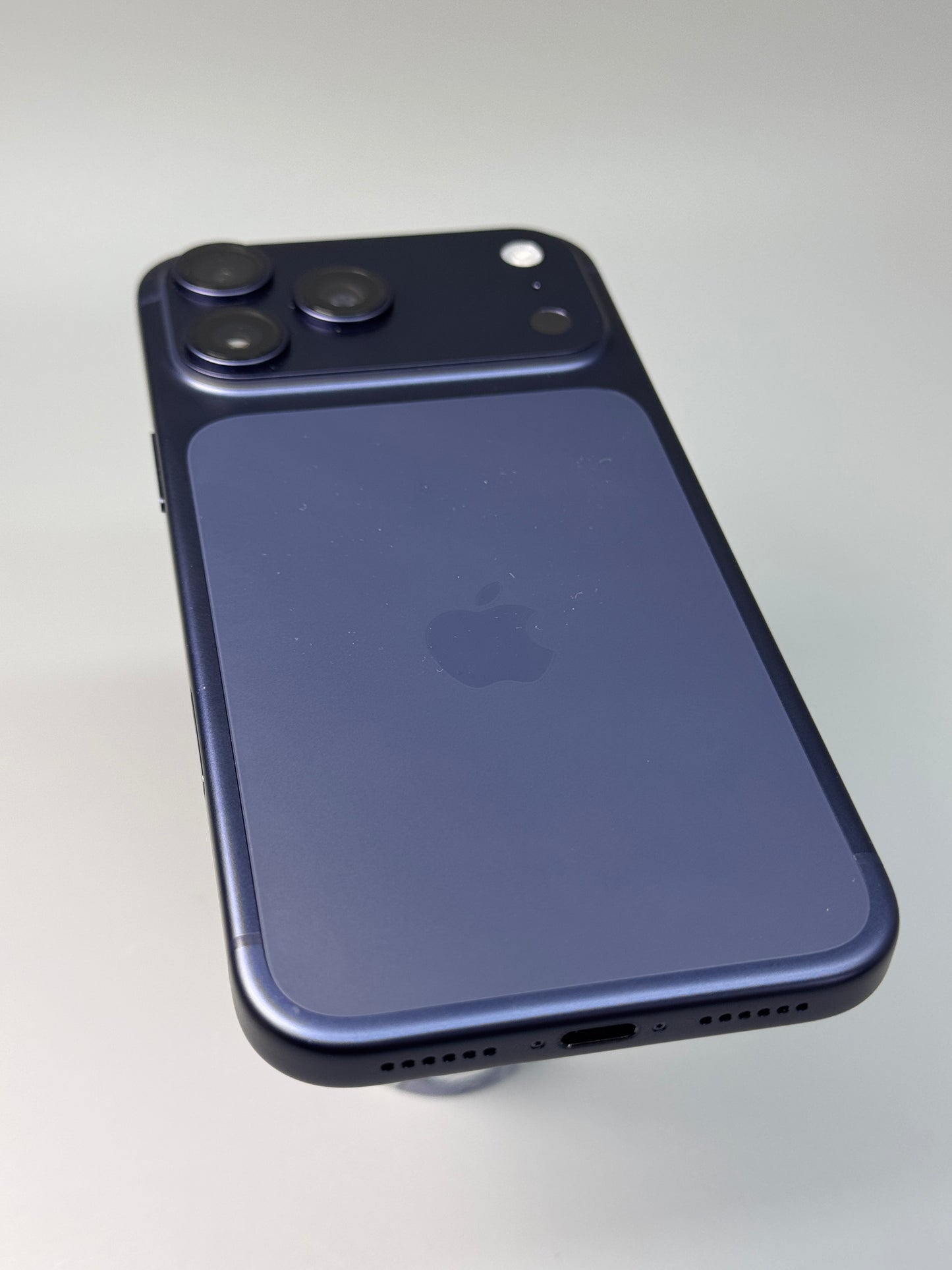 Apple iPhone 17 Pro Max 256GB Deep Blue 5G Unlocked A3526 MFYP4QN/A