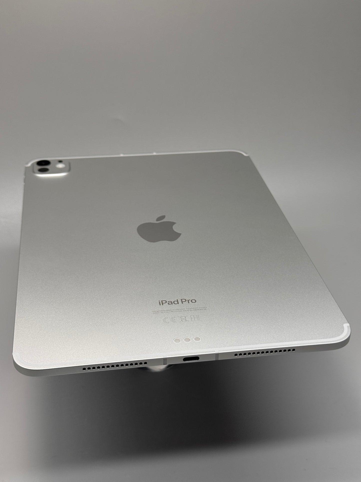 Apple iPad Pro 11in 2TB Wi-Fi + Cellular 2024 M4 Silver Tablet MVW83NF/A