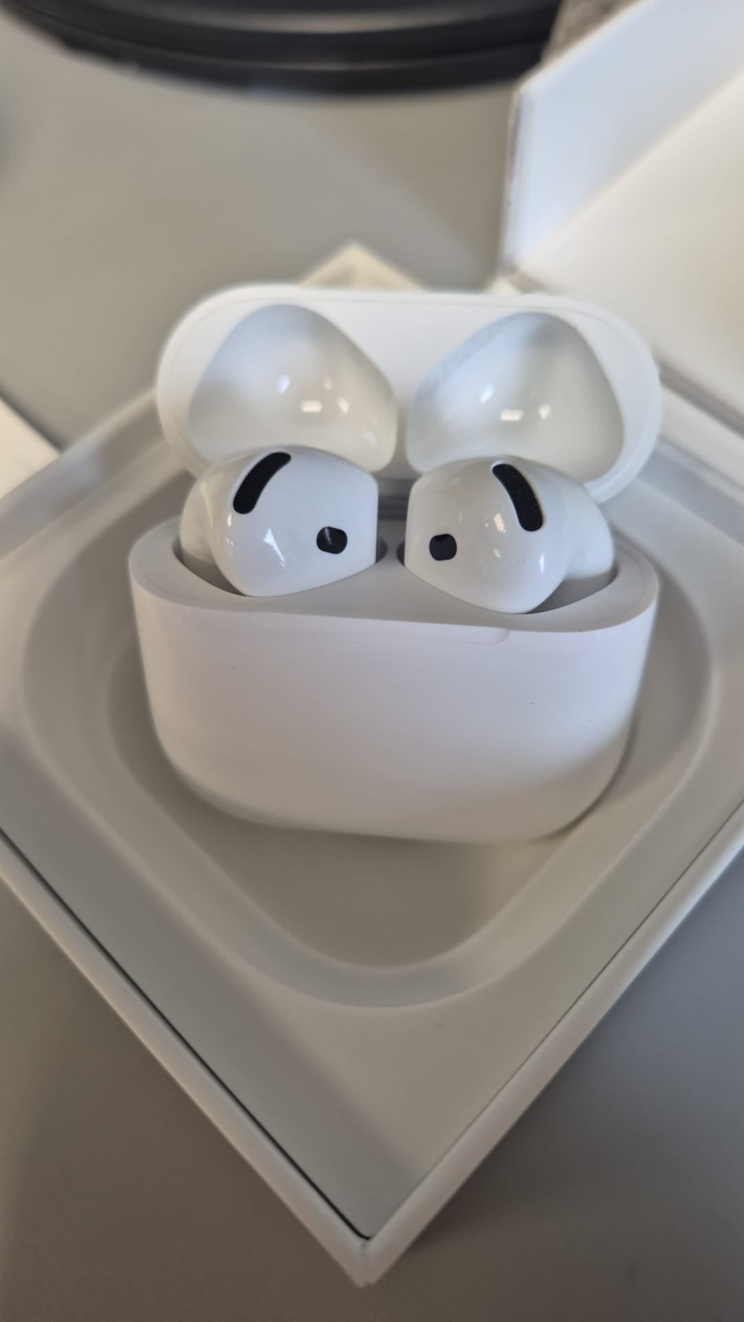 Apple AirPods 4th Gen 2025 Earbuds A3050 MXP63ZM/A USB C