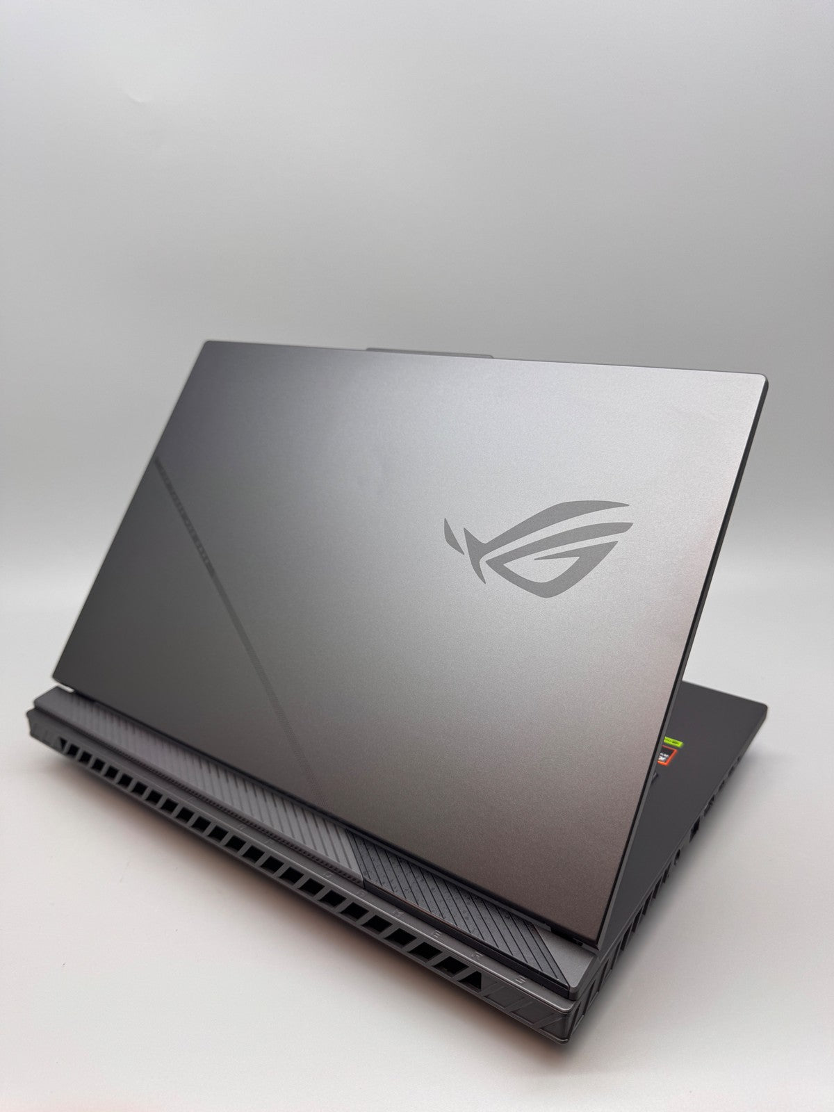 Asus ROG Strix G16 16" Gaming Laptop 2025 Ryzen 9 GeForce RTX 5060 32GB RAM 1TB SSD